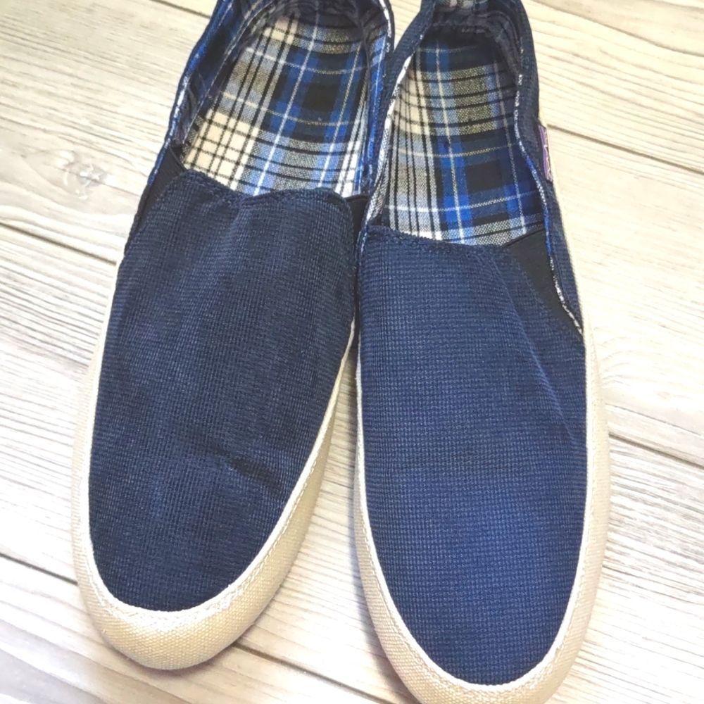 (6-0331)  Minimalist Slip on Canvas Sneakers Size 10